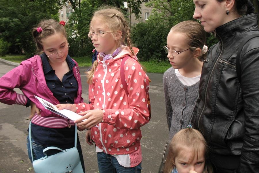 Английский клуб «Clock Tower» поздравляет школьников 