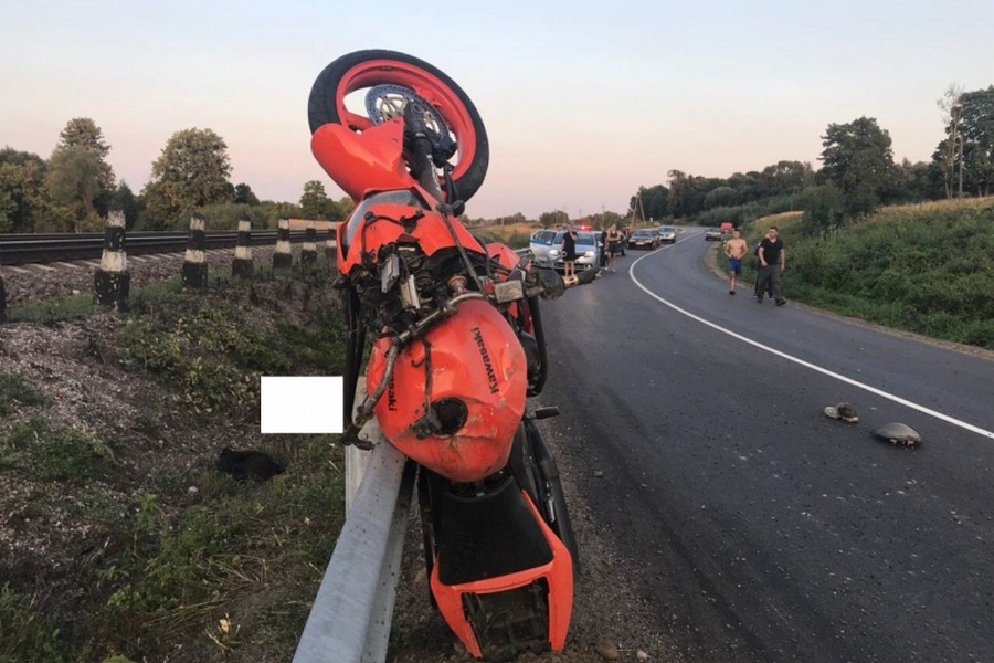Под Гвардейском насмерть разбился мотоциклист (фото)