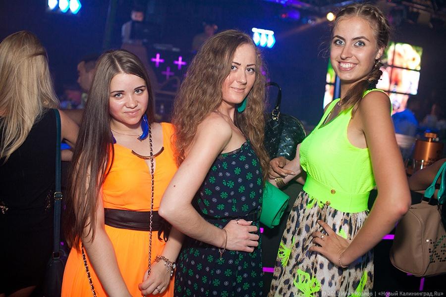 Бикини-пляж: в «Платинуме» прошел показ купальников