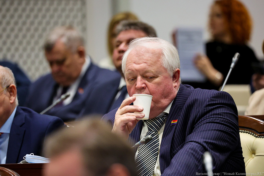 Карты, фотки, все дела: ежегодный отчет Антона Алиханова в фотографиях