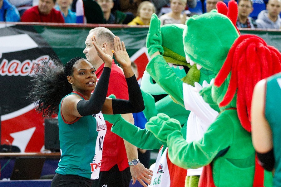 «Локомотив» снова проиграл в Лиге чемпионов. Но лишь по итогам пяти партий (фото)