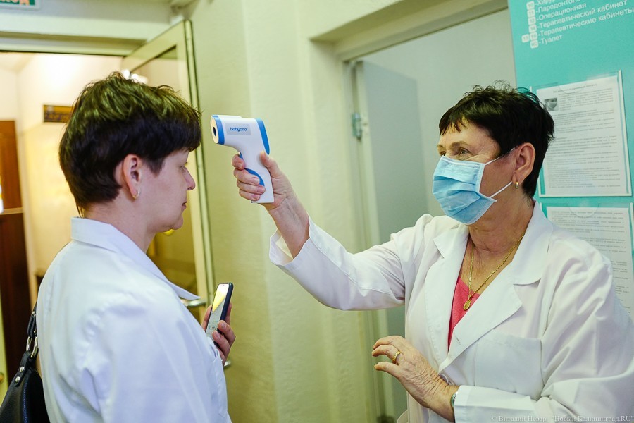 Под наблюдением из-за коронавируса находятся 882 жителя области