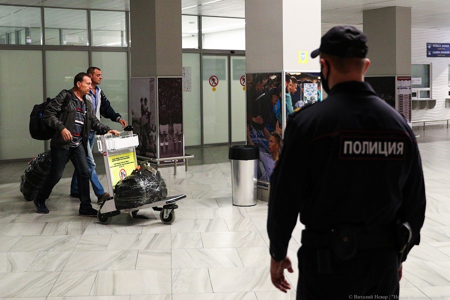 Прямым рейсом с Канар: в «Храброво» прилетел рейс с российскими моряками (фото)