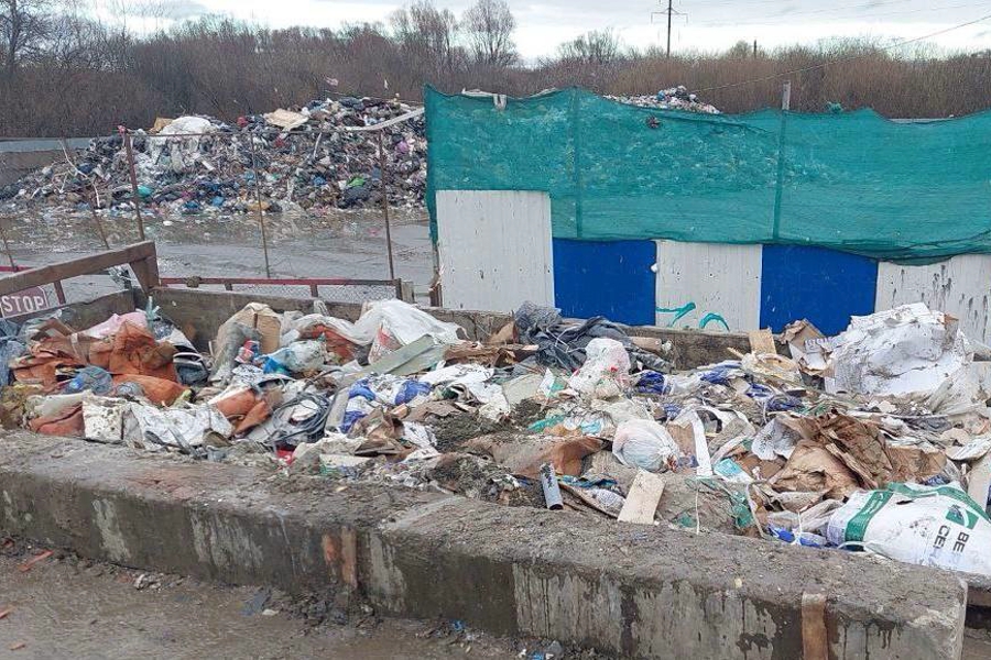 Природоохранная прокуратура проверяет мусор на Правой набережной (фото)