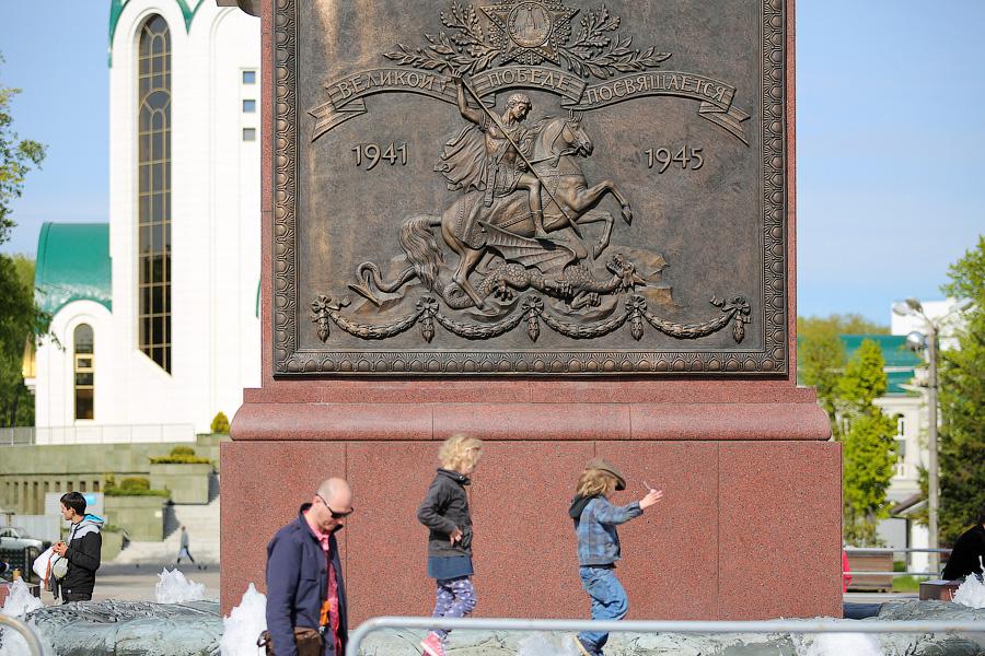 В Калининграде началась раздача георгиевских ленточек (фото)