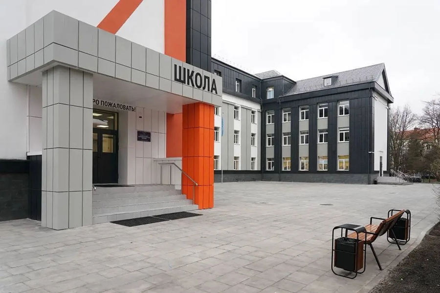 В Калининграде открыли после ремонта школу № 4 (фото)