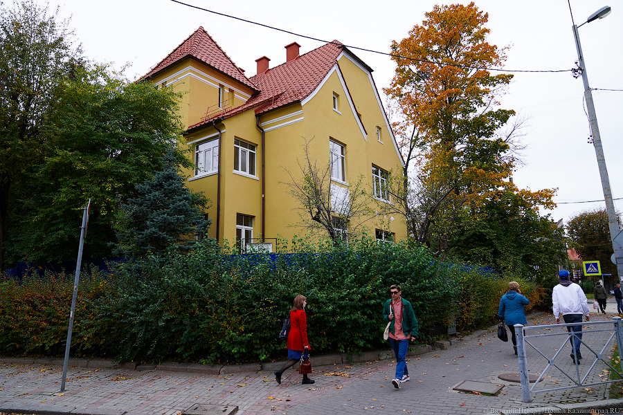 В Калининграде сняли леса с Дома актёра. Вот как историческая вилла выглядит теперь (фото)