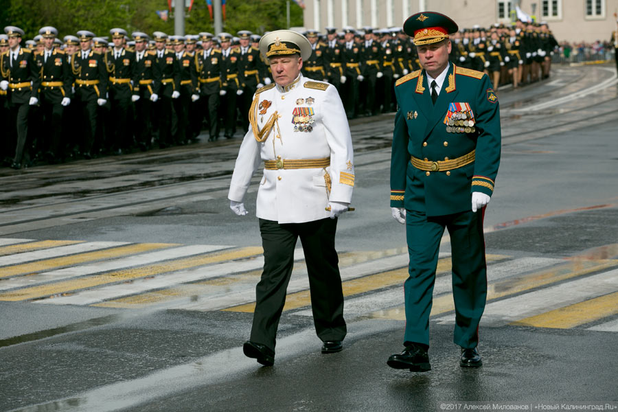«Гвоздики», «Град» и снег: в Калининграде прошел Парад Победы