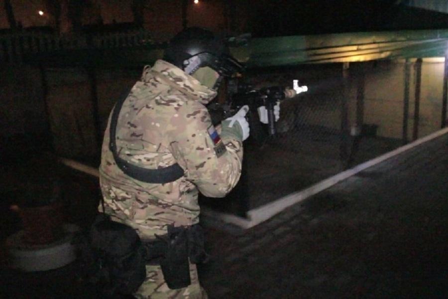 В Гурьевском районе полиция взяла штурмом особняк крупного наркодельца (фото)