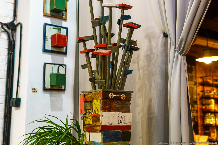 Искусство из старого: в Калининграде открылась выставка в жанре ассамбляж (фото)
