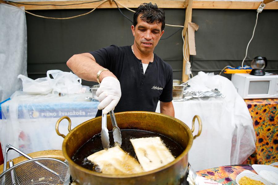 Картофельные кишки и шашлык на вилах: чем кормили на День города