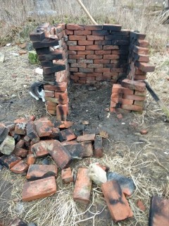 СК: во дворе убитой «за храп» женщины обнаружены обгоревшие останки