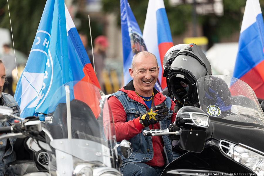 Триколор объединяет: как Калининград отметил День Государственного флага 