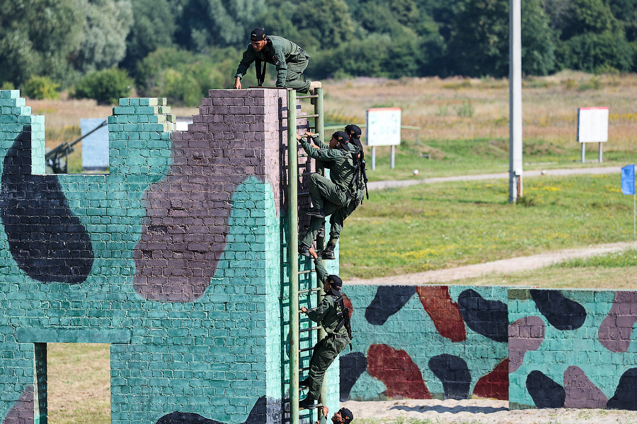 И Гвинея тоже: на конкурс в Хмелевку «высадился» десант из дружественных стран (фото)