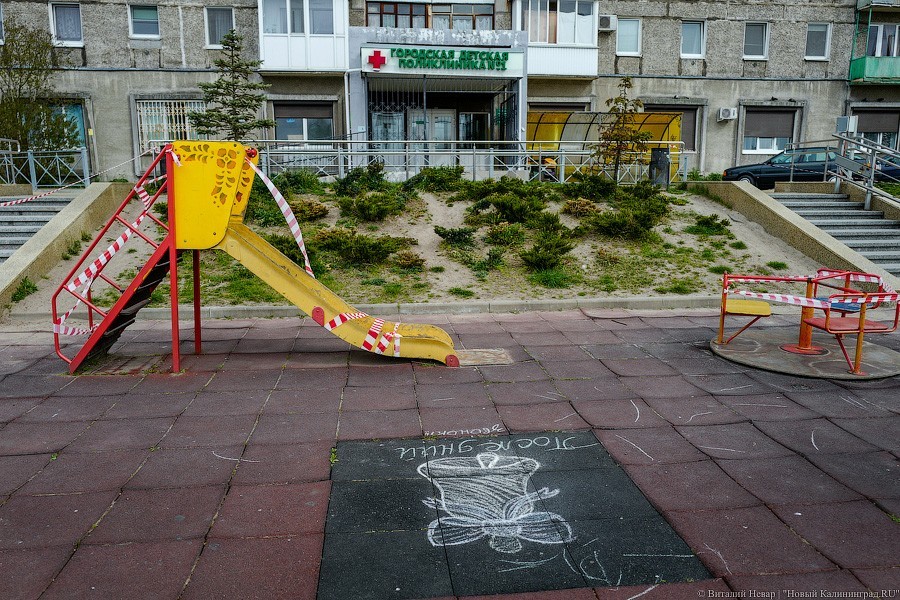 «Дети болеют и дети заражают»: как выглядит борьба с COVID-19 на детских площадках