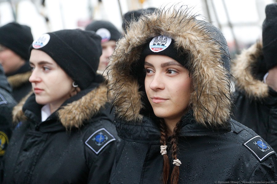 Ураган в паруса: «Крузенштерн» и «Седов» проводили в кругосветное плавание (фото)