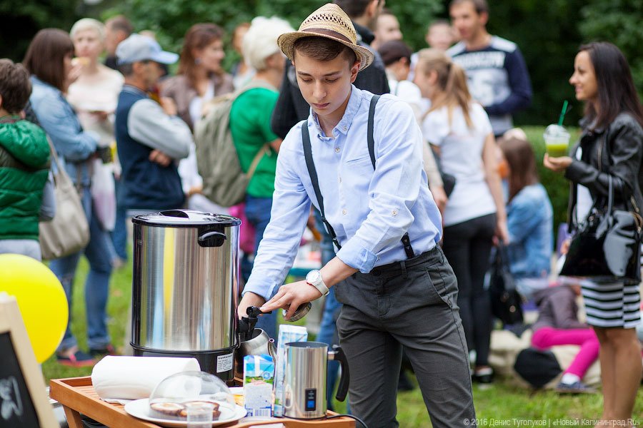 Голодные улицы: чем кормили калининградцев на День города