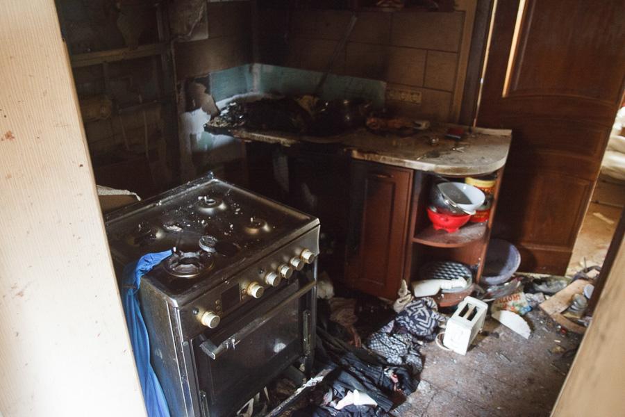 «На его счету две жизни»: жильцы о доме, где взорвался инвалид