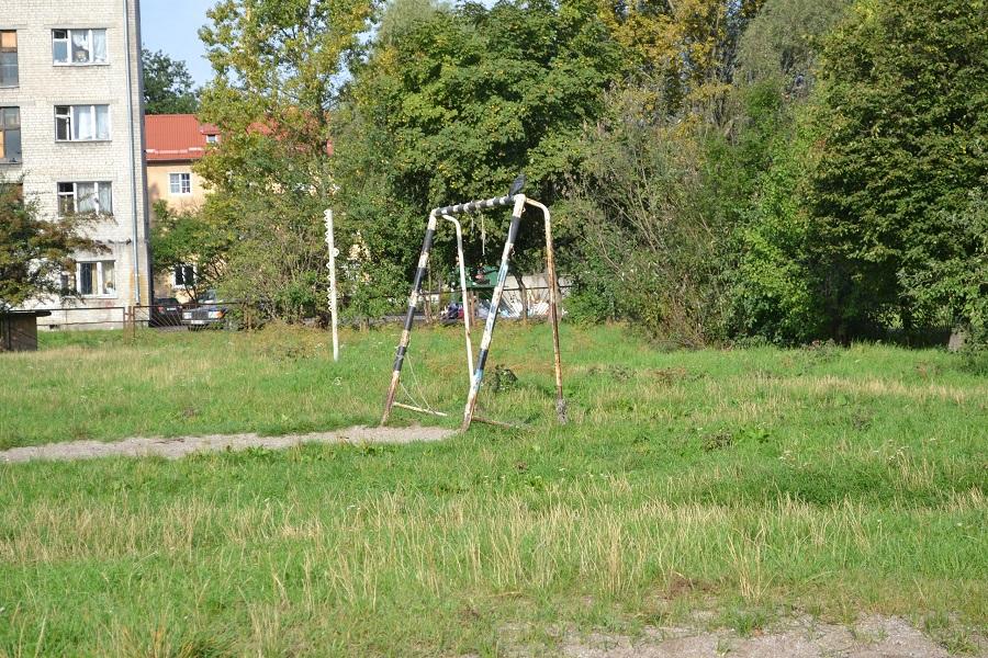 Родители о школе №46 Калининграда: пришкольная территория в плачевном состоянии (фото) 