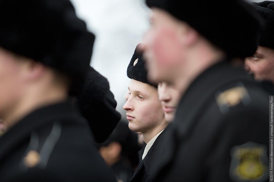 Форменный патриотизм: День Конституции в Калининграде отметили хоровым пением