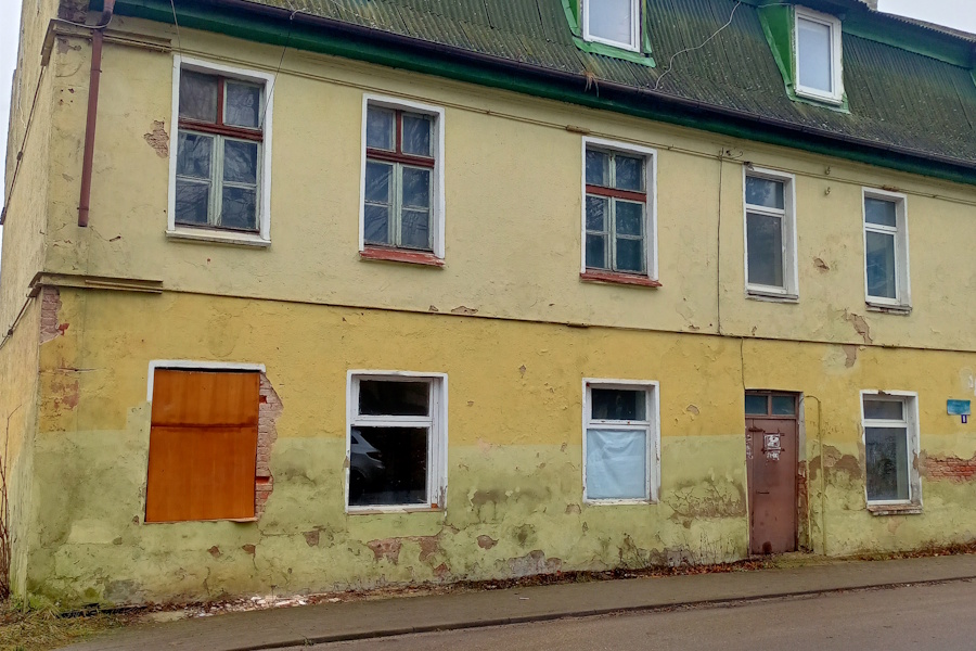 В Нестерове выставили на торги довоенный дом, который признали аварийным (фото)