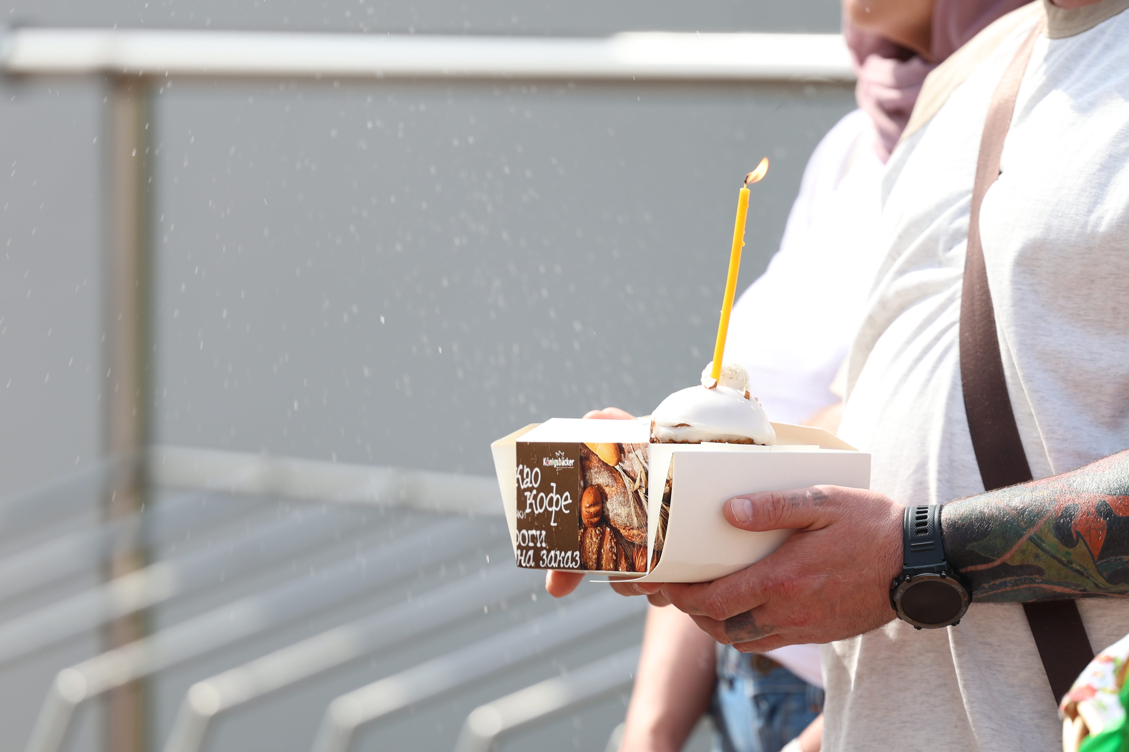 И скорбь, и радость: в калининградских храмах освящают куличи перед Пасхой (фото)