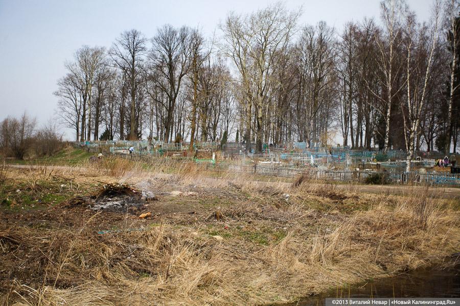 На родине Цуканова в пос. Липово тонет кладбище (+фото)