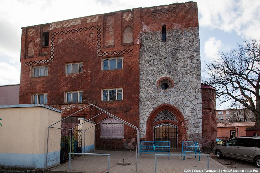 «Инвентарь дворника не трогать!»: что происходит с уцелевшими фрагментами кирх в Советске