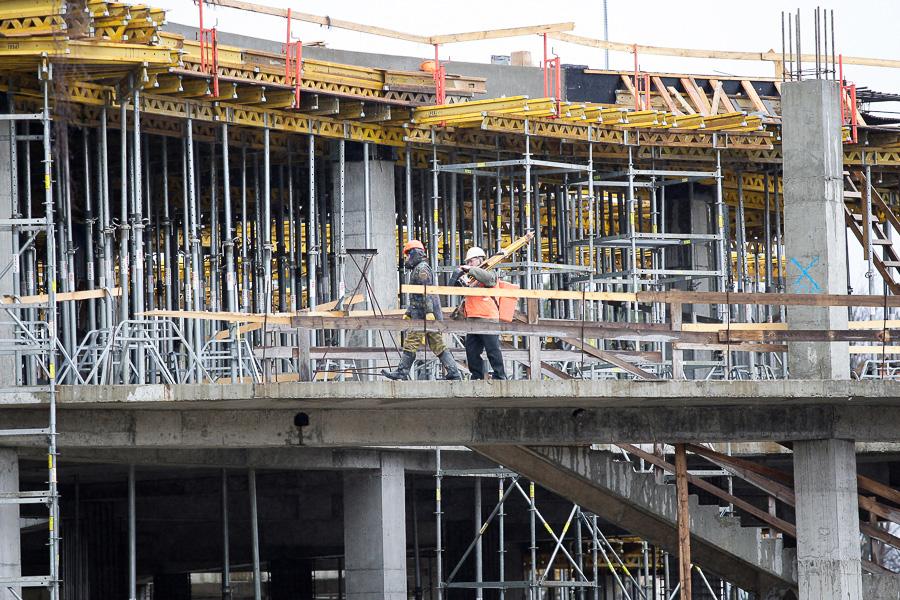 Женщины на «шпильках» и автопарковки: депутаты облдумы обсудили будущее Театра эстрады