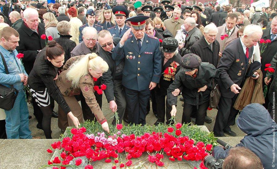 Торжества на мемориале 1200 гвардейцам: фоторепортаж "Нового Калининграда.Ru"