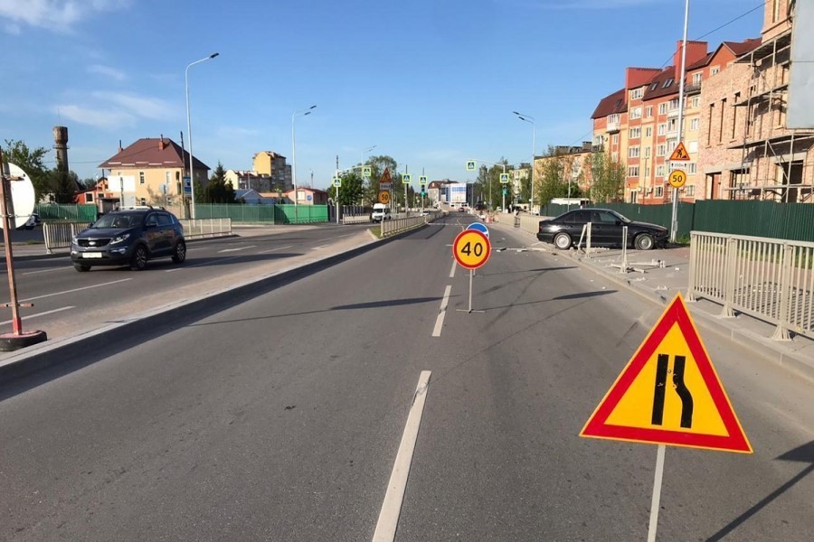 В Васильково «БМВ» с пьяным водителем вылетела на тротуар, пострадал пешеход (видео)