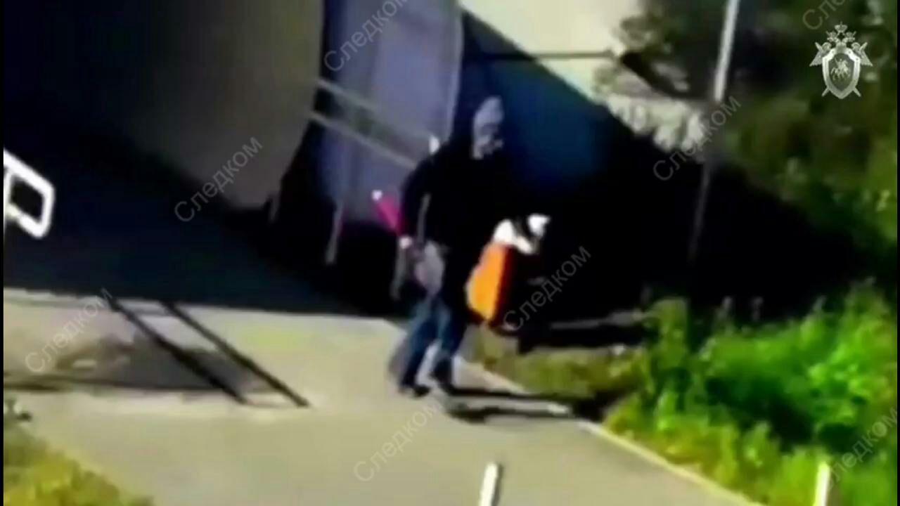 В Калининграде мужчина до полусмерти избил 8-летнего ребенка лопатой (видео)