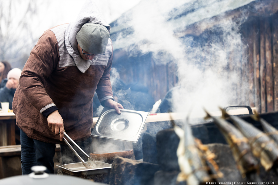 Блины, пляски и огонь: как отпраздновали Масленицу в поселении викингов «Кауп»