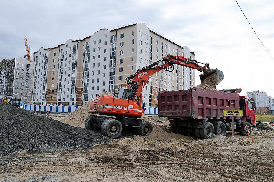 Три калининградца украли ковш от экскаватора