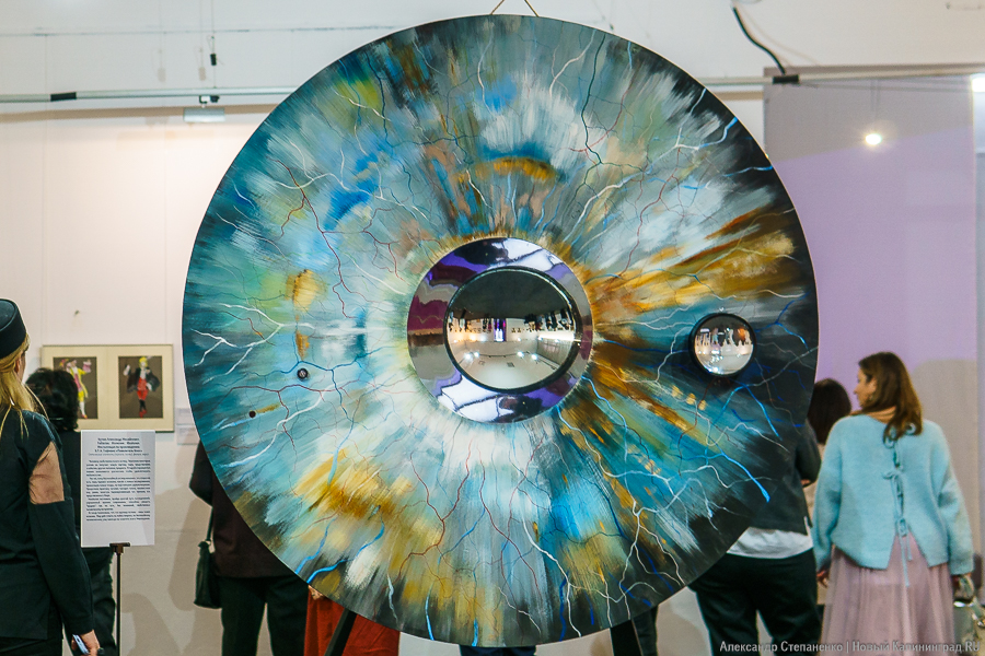 Графика, янтарь и арт: в Музее искусств открылась выставка «Магнетизм Гофмана» (фото)