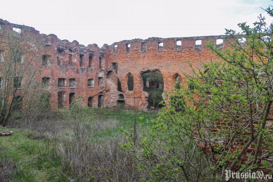 Украли забор, установленный областным правительством вокруг развалин замка «Рагнит»