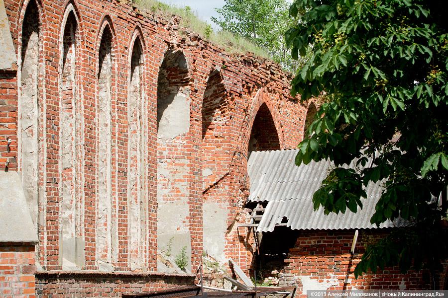 Шаткие ступени: кирха в Железнодорожном стала местом для опасных игр