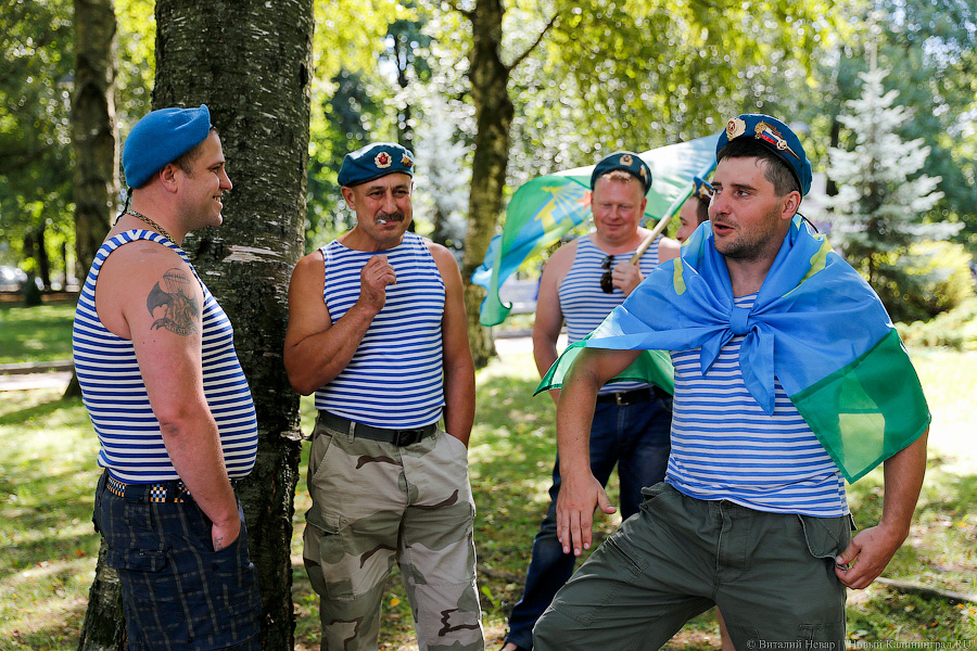 За ВДВ: в Калининграде почтили память погибших десантников