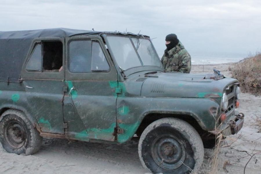 Полиция: «черные копатели» янтаря уничтожили пляж у пос. Синявино (фото)