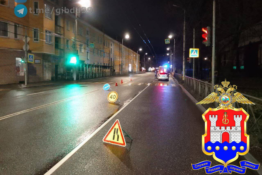 В Калининграде на пешеходном переходе сбили трёх студенток (фото)