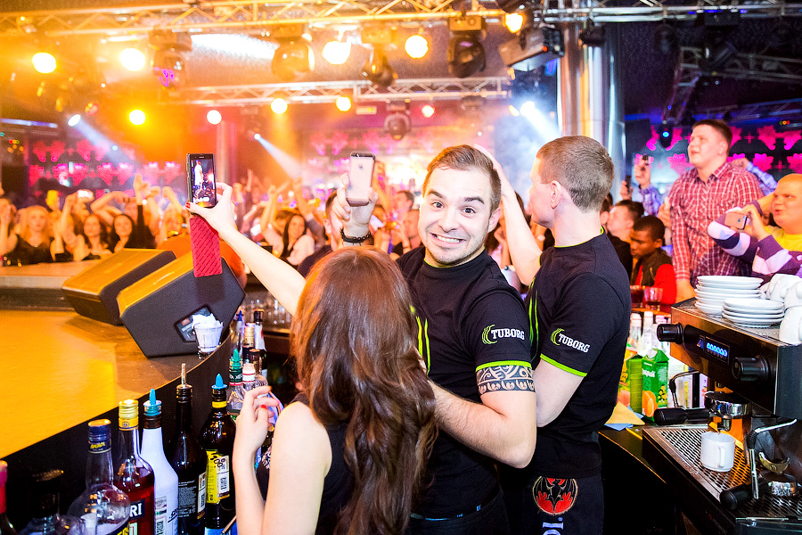 Все танцуют локтями: в клубе «Платинум» выступил протеже Тимати L’One