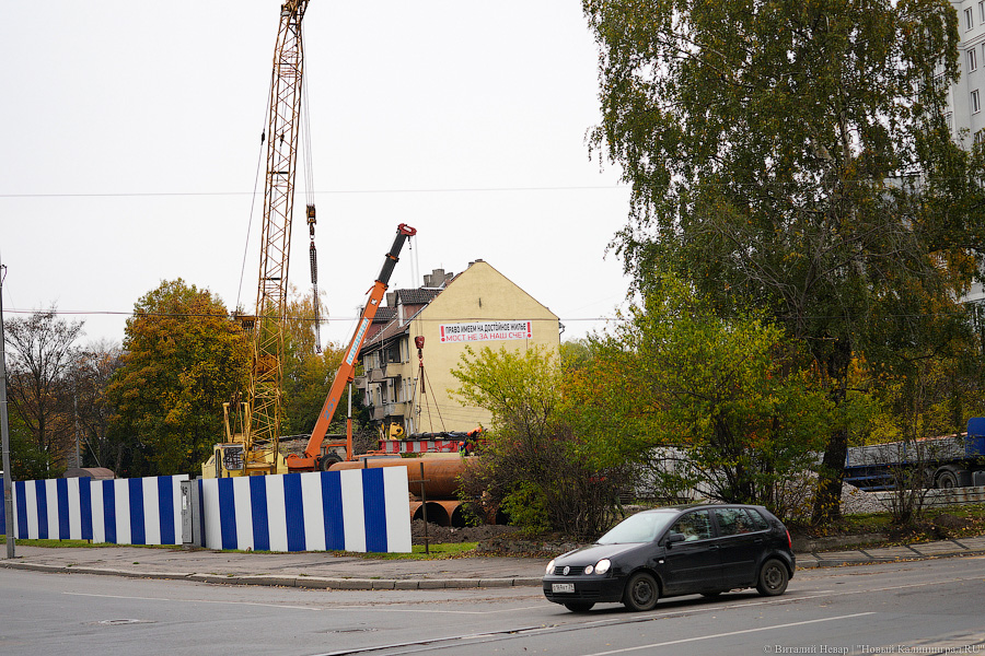 «Право имеем»: рядом с немецким домом на ул. Галицкого начали устанавливать забор