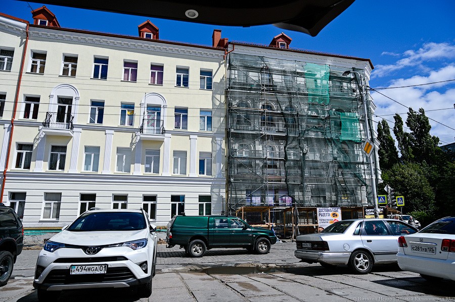 В Калининграде завершают ремонт памятника, у которого в 2018-м обрушился фасад (фото)