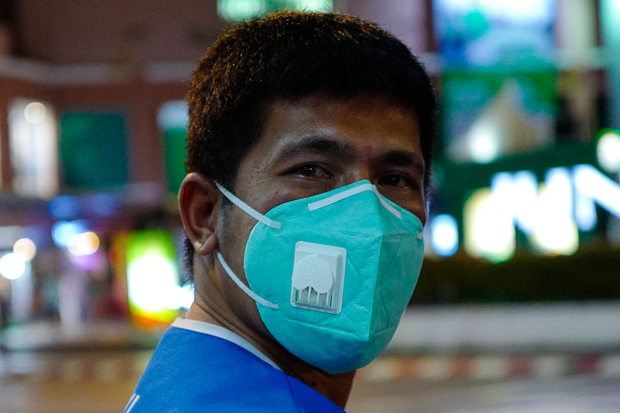 Маски даже на пляже: в Испании ужесточили масочный режим