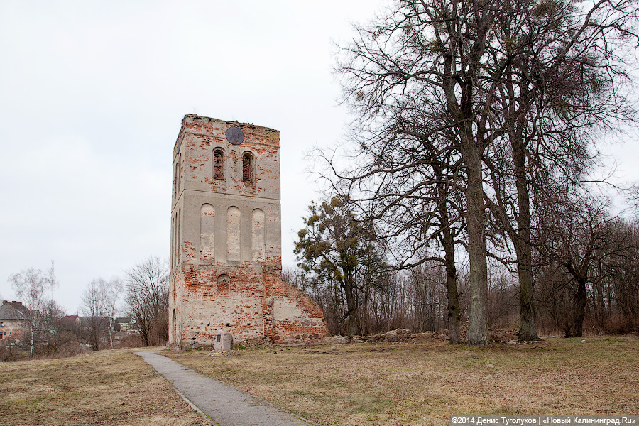 Крест на руинах: кирха XVIII века в поселке Крылово