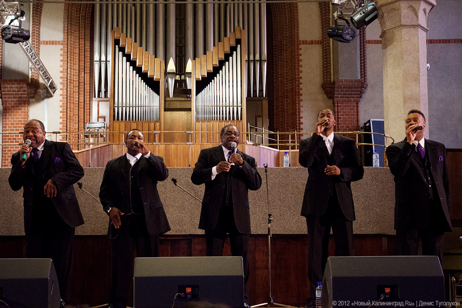 «Из Соединенных Штатов с любовью»: фоторепортаж с концерта «The Brotherhood Singers»