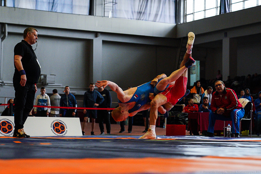 Крючки, узлы, обвивы: в Калининграде проходит чемпионат России по борьбе спорта глухих