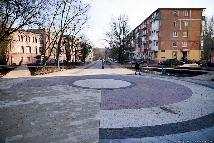 Как выглядит обновленная пешеходная зона на улице Рокоссовского без снега (фото)