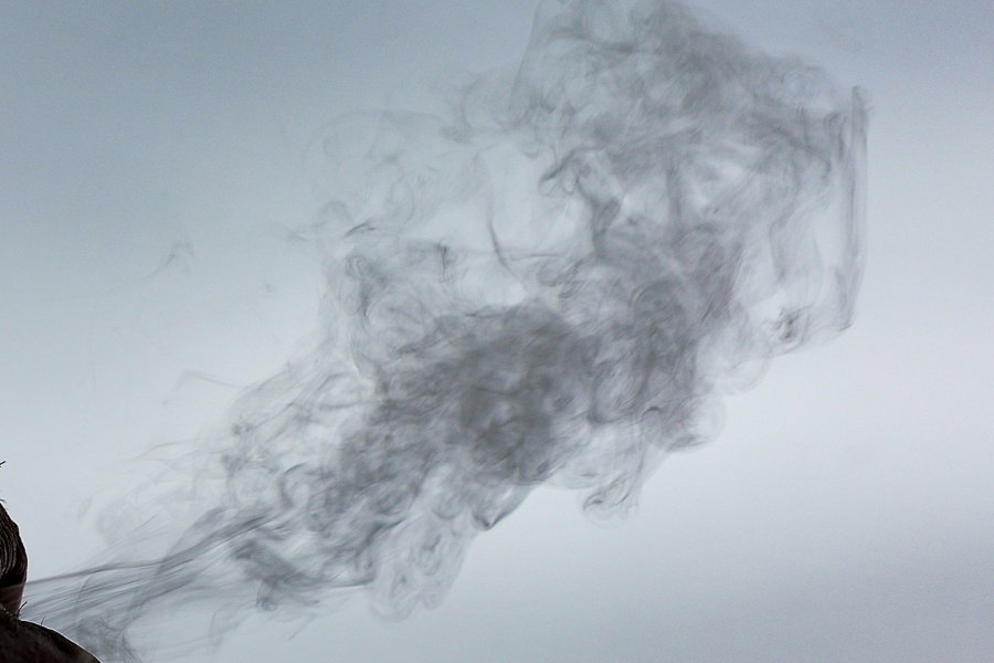 «Хочет взрослый человек — пусть курит сигареты»: Алиханов вновь предложил запретить вейпы