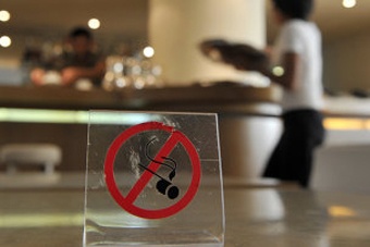 Минздрав хочет ограничительными мерами сократить число курящих и алкоголиков
